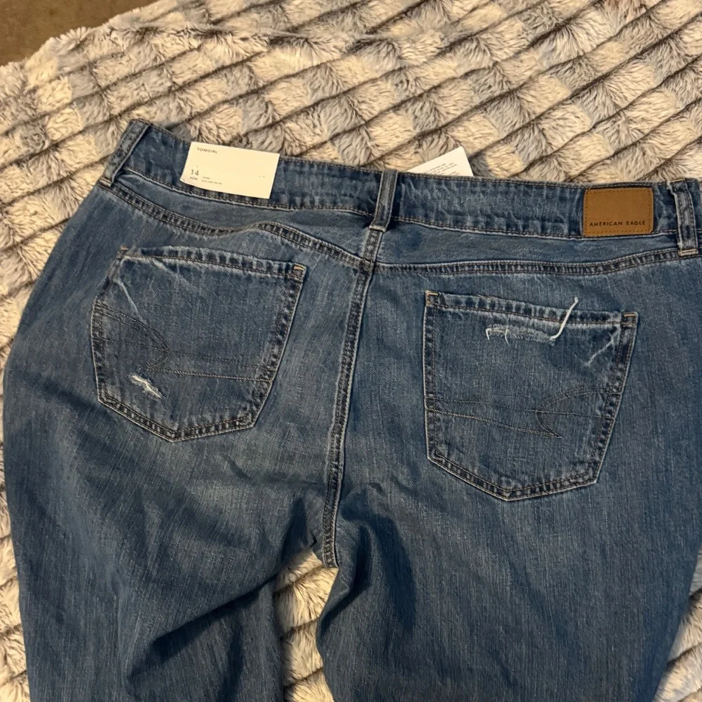 America eagle Tomgirl Distressed Jeans - Picture 4 of 6